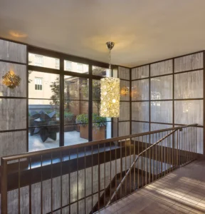 A picture of a chandelier